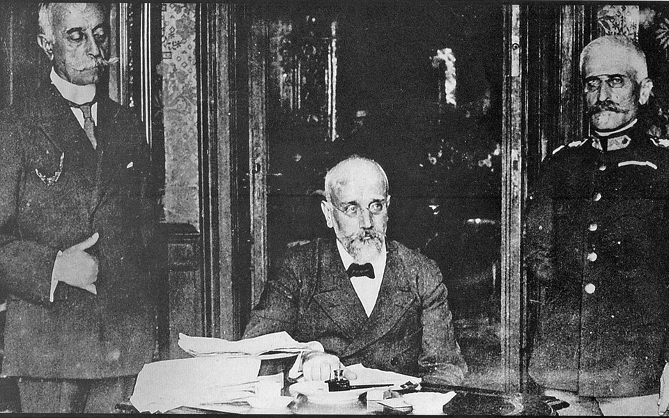 οι-πελατειακές-σχέσεις-στον-στρατό-2173302