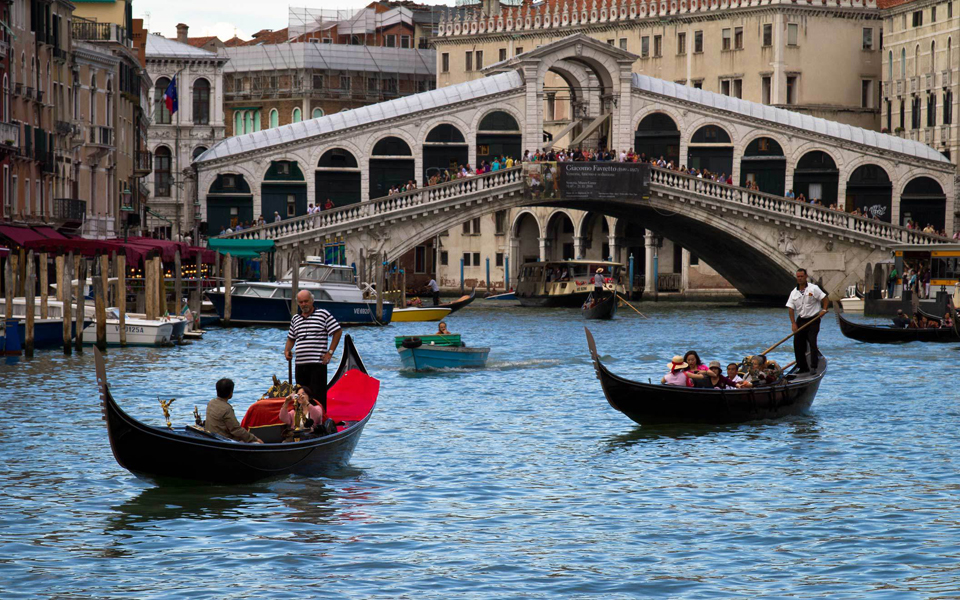 το-ριάλτο-της-βενετίας-περιμένει-έτοι-2172998
