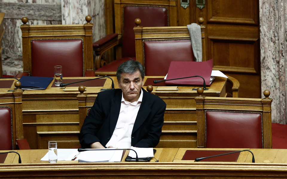 κόκκινες-γραμμές-από-τσακαλώτο-στο-2177112