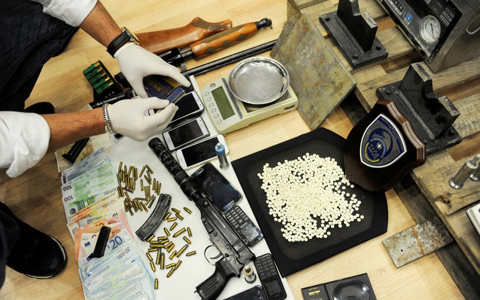 πειραιάς-τέσσερις-συλλήψεις-για-τα-κο-2178629