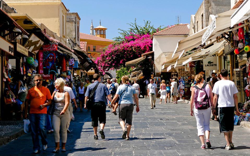28-εκατ-ξένους-τουρίστες-και-145-δισ-ευρώ-έ-2179076