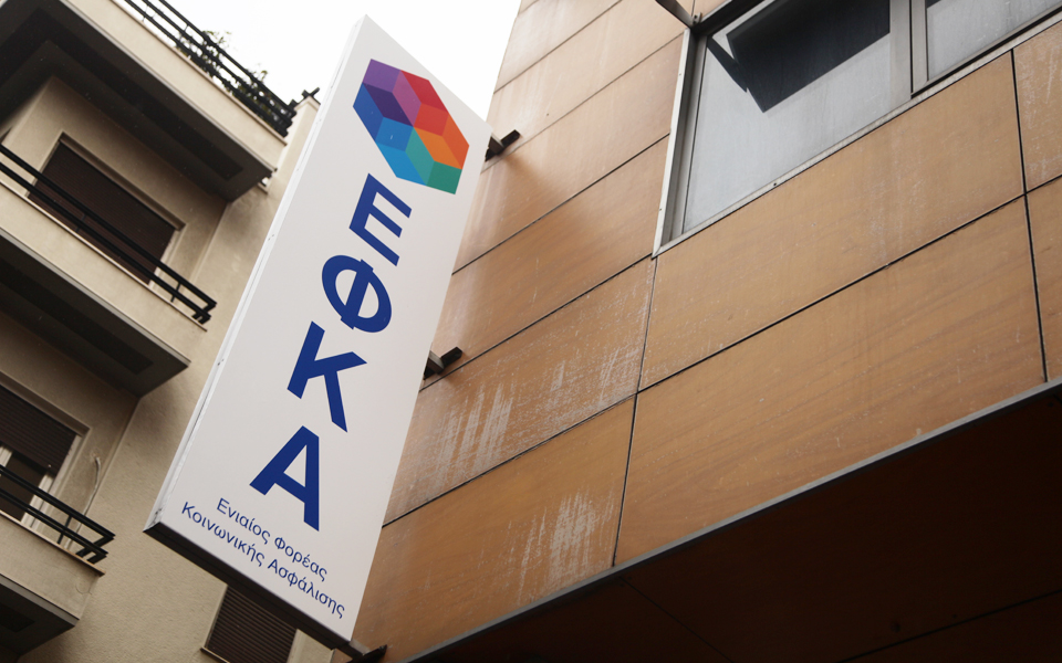 ο-εφκα-ψάχνει-90-000-μπλοκάκια-2180043