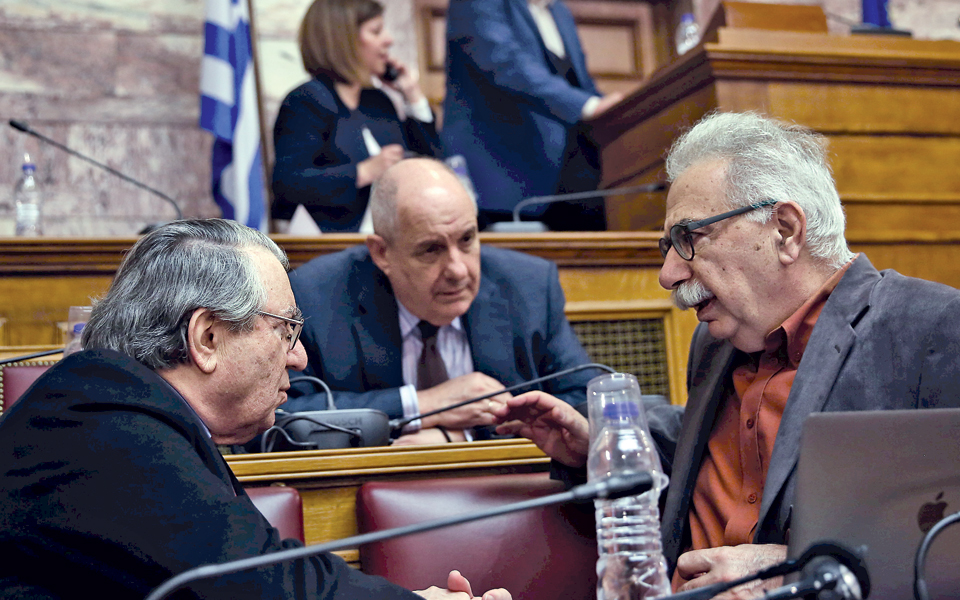 τόση-μοναξιά-στην-κορυφή-2180568