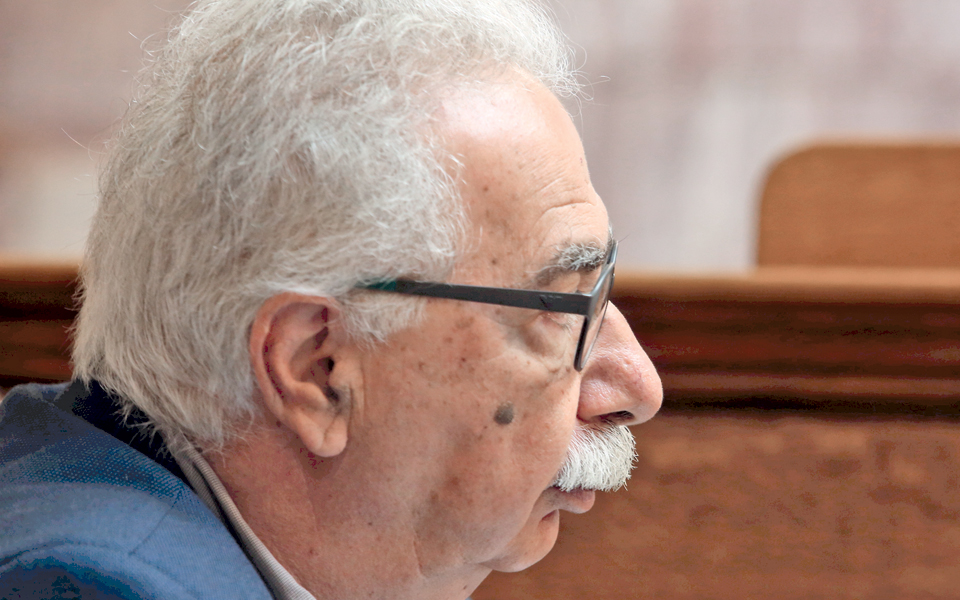 δεν-του-έβγαινε-στο-τηλέφωνο-ο-αθεόφοβ-2182534