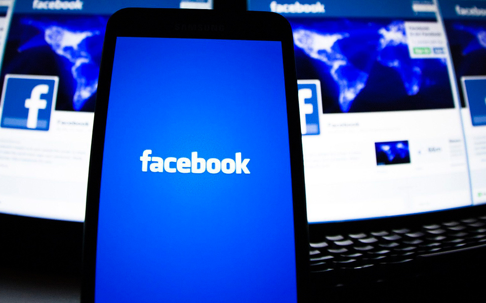 στον-τοίχο-facebook-twitter-google-2182978