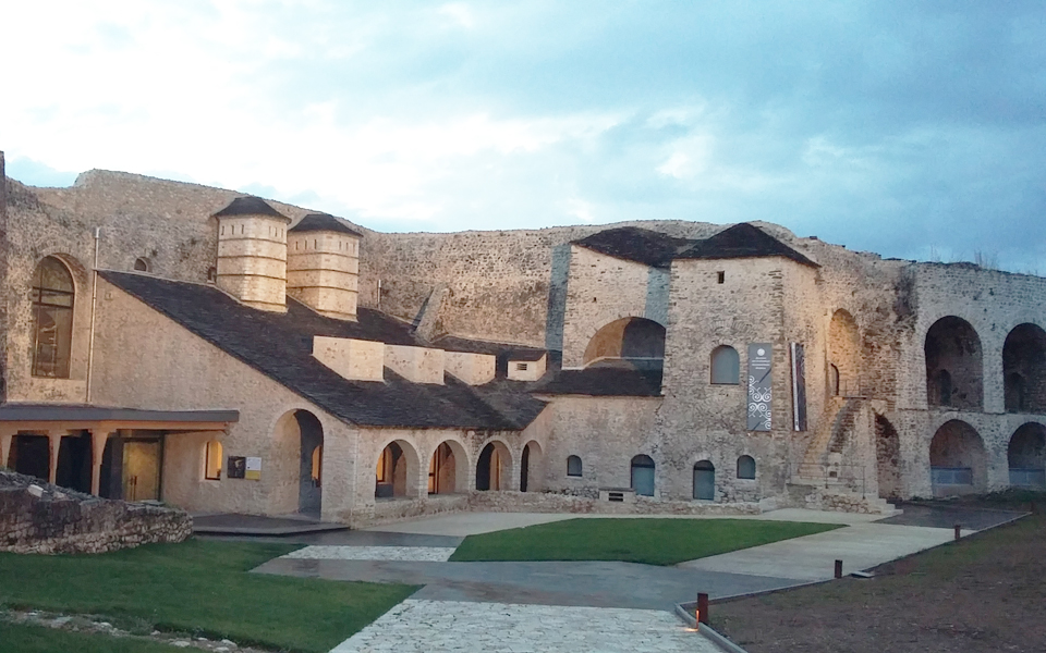 μουσείο-αργυροτεχνίας-από-χρυσό-2182933