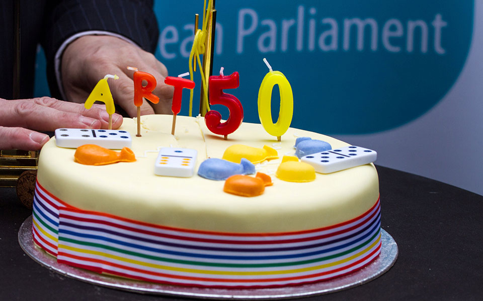 τζον-κερ-δεν-νιώθω-ενοχές-αλλά-θλίψη-2182629