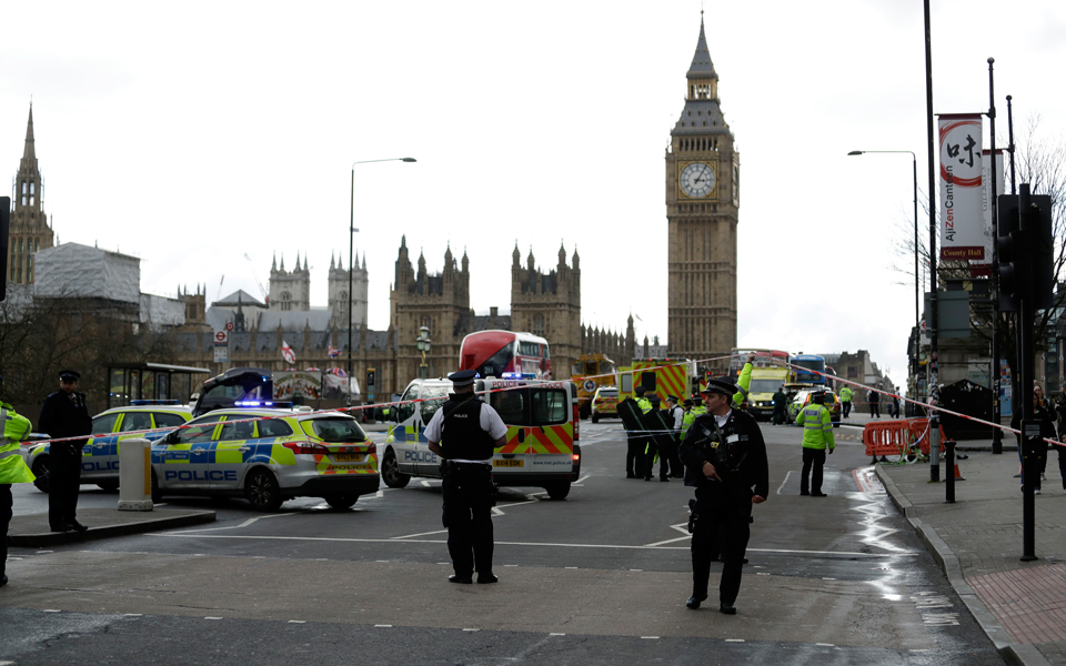 η-ψυχραιμία-του-λονδίνου-και-ο-ηρωισμό-2181804