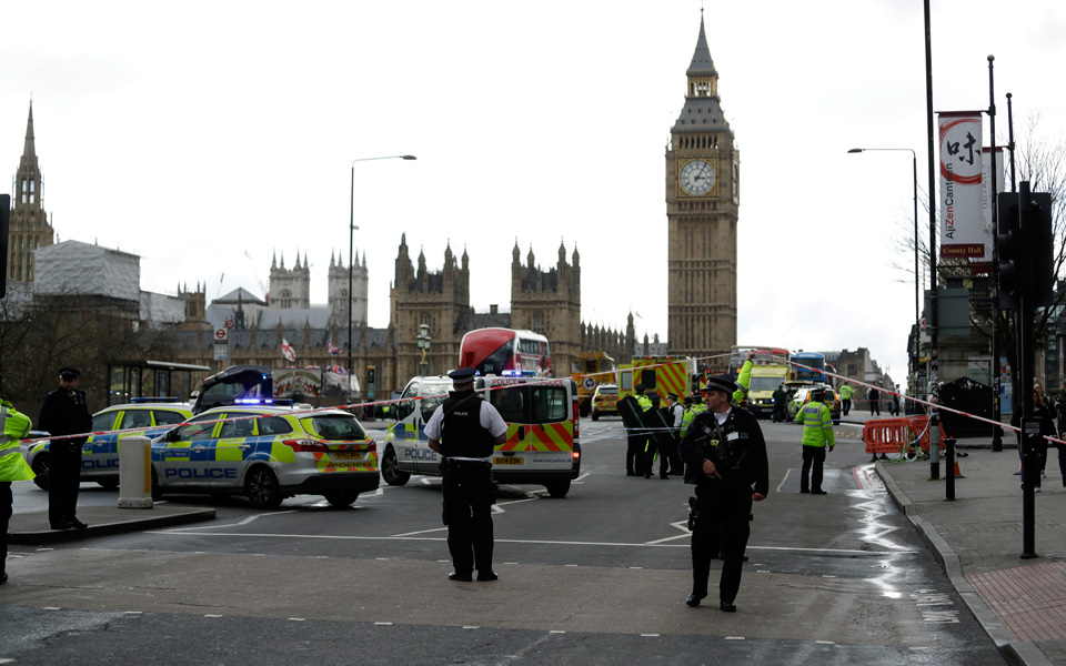 μεταξύ-του-μπιν-λάντεν-και-του-γκάντι-2182783
