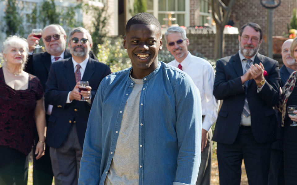 η-μαύρη-ταυτότητα-πουλάει-2180334