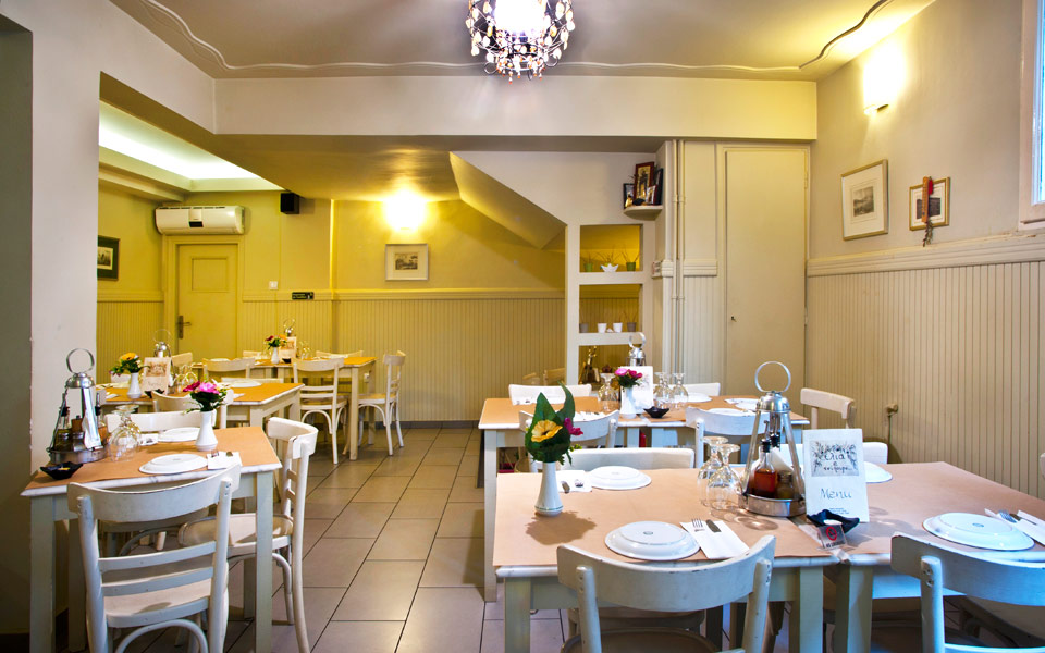 ελιά-και-τσίπουρο-2179177