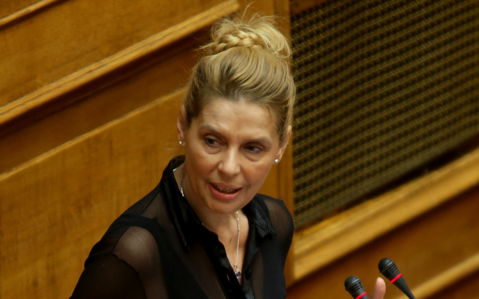 παπακώστα-συντάσσομαι-με-την-πλειοψη-2178195