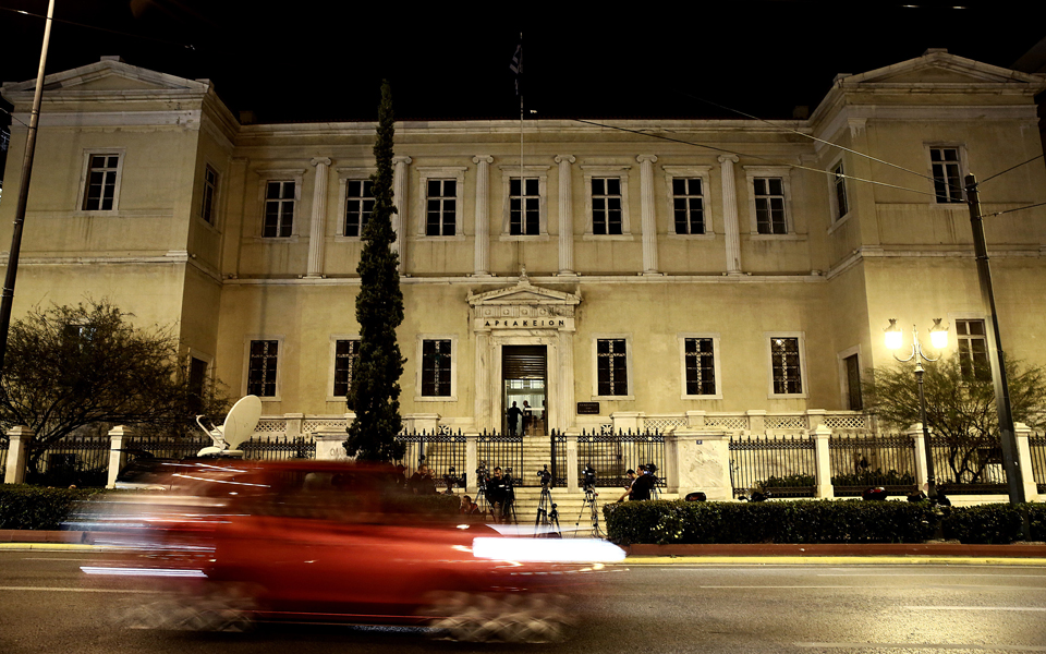 κόκκινη-κάρτα-από-στε-σε-ξανθό-πολ-2179198