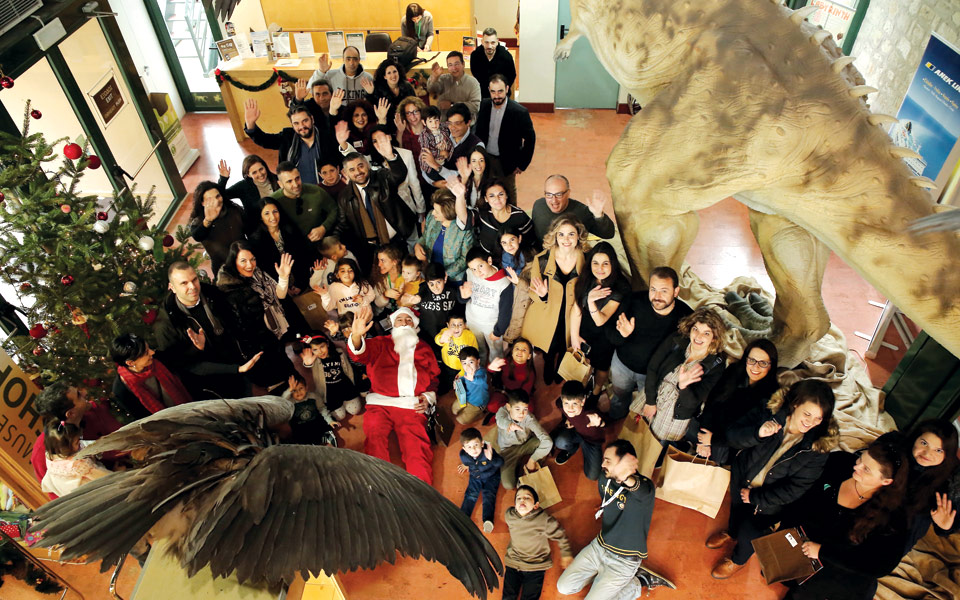 εμμ-κουβίδης-αβεε-μια-οικογένεια-από-τ-2182094