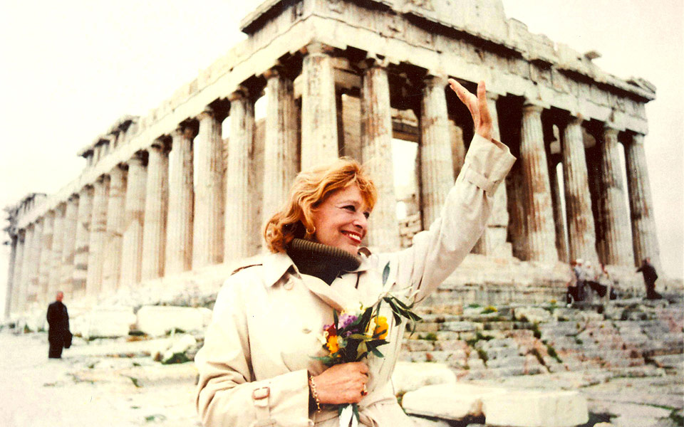 ο-αγώνας-της-μελίνας-για-τα-γλυπτά-του-2177603