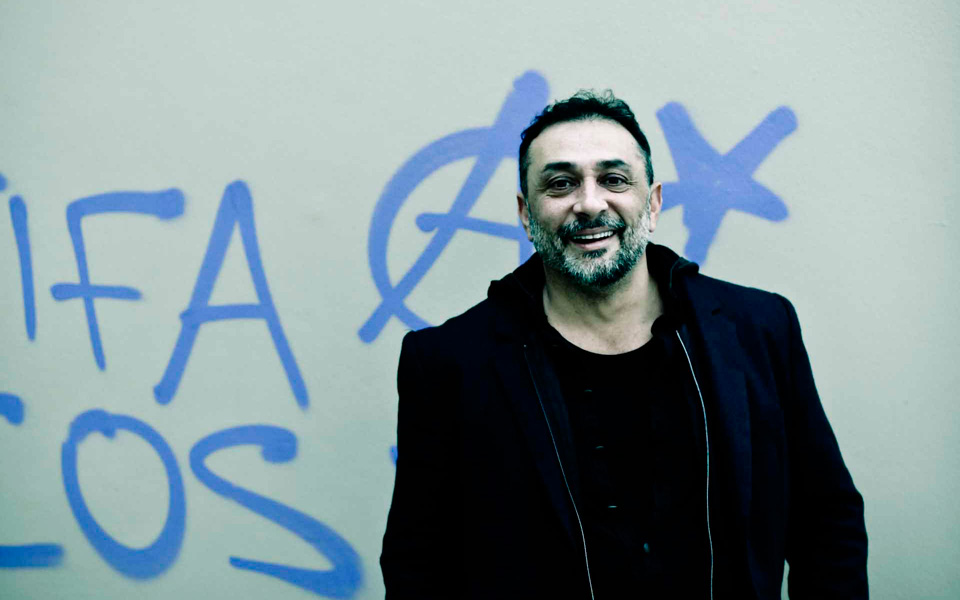 μια-πολύχρωμη-μικρή-πλατεία-2181553