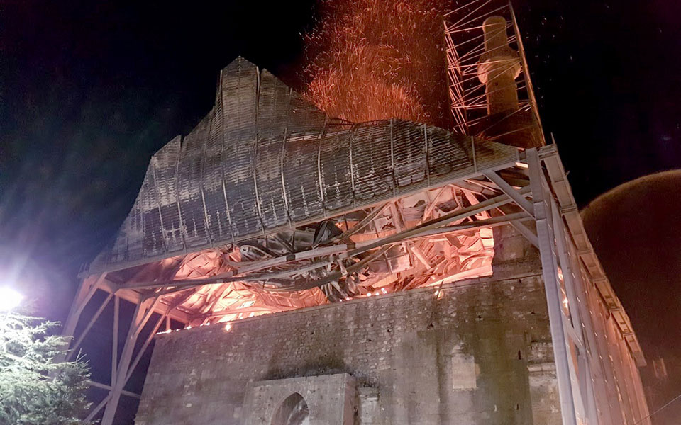 ανάλυση-η-πυρκαγιά-στο-τέμενος-βαγιαζ-2181263