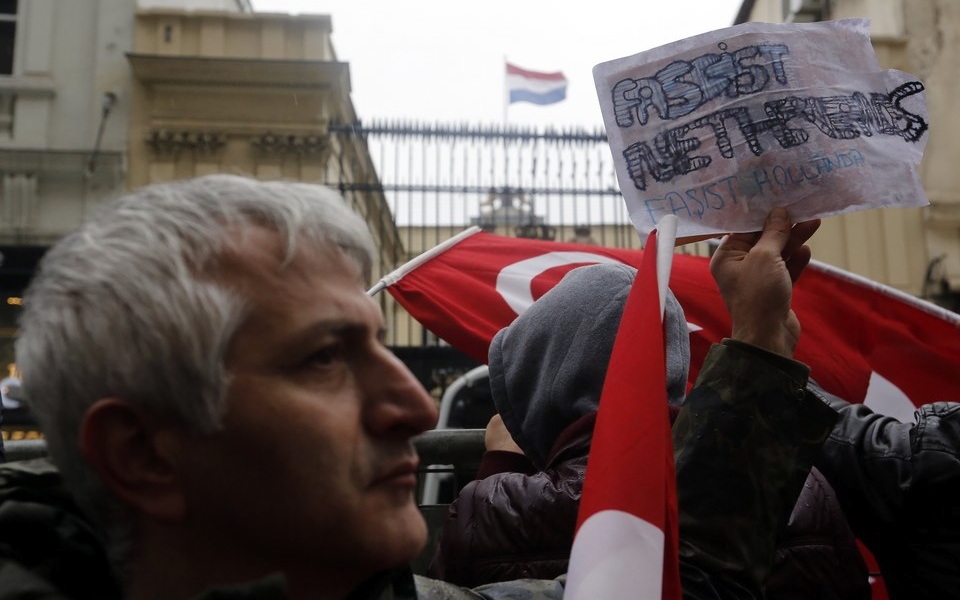 κρίση-ολλανδίας-τουρκίας-σε-ρόλο-πυρ-2179699