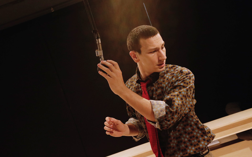 οι-θεατές-γίνονται-ένα-με-τους-εμβλημα-2178023