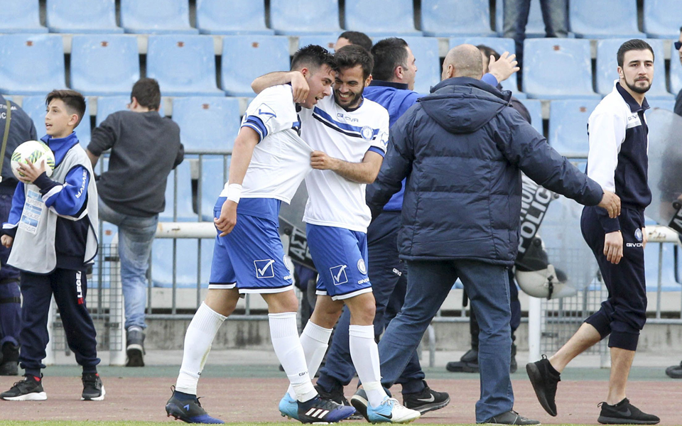 ζωντανός-ο-ηρακλής-μάχη-στα-πλέι-οφ-2183874