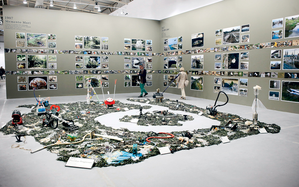 η-documenta-έφερε-το-εμστ-2184820