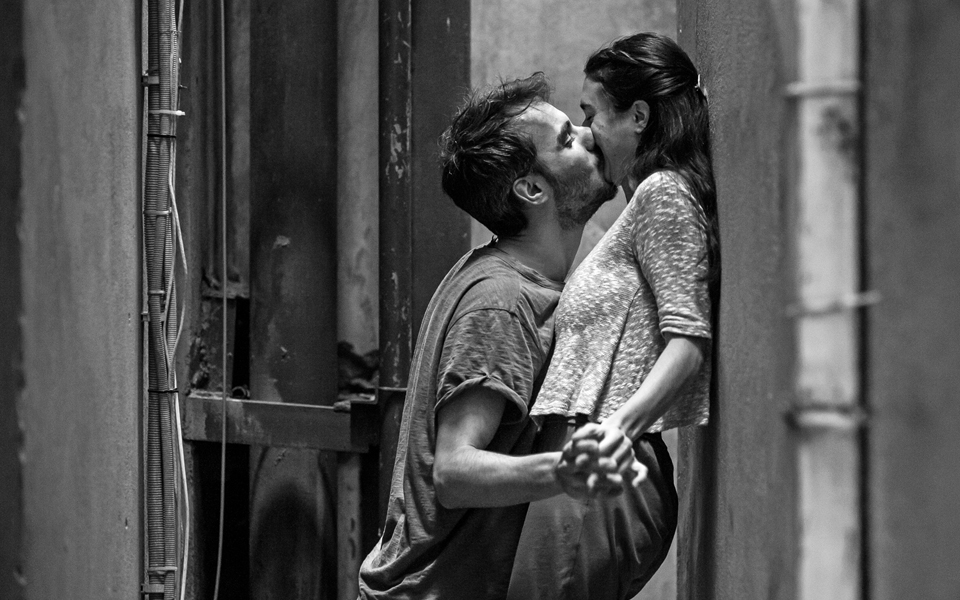 η-κρίση-και-η-επιβίωση-του-έρωτα-στην-π-2185834