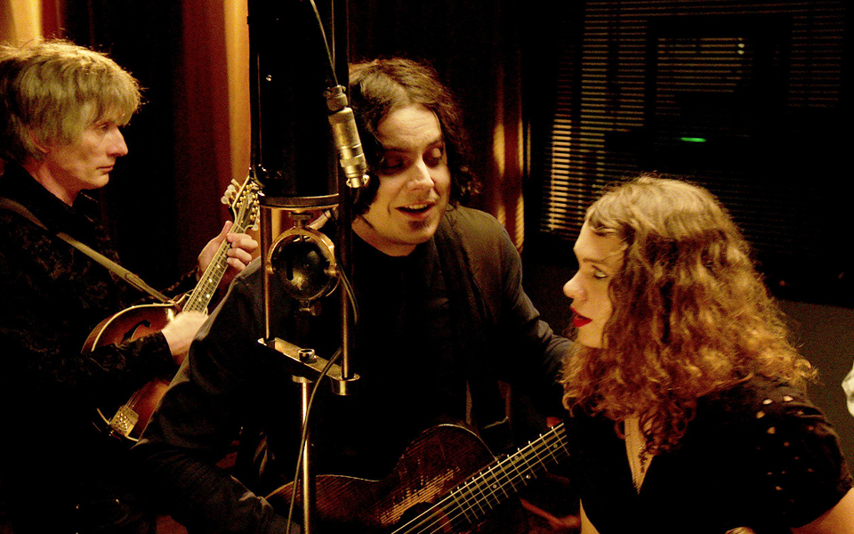 ακολουθώντας-την-πορεία-εκδημοκρατ-2186269