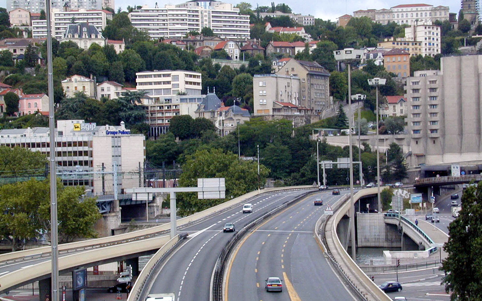 ούτε-οι-εκλογές-φρενάρουν-την-άνοδο-στ-2186500