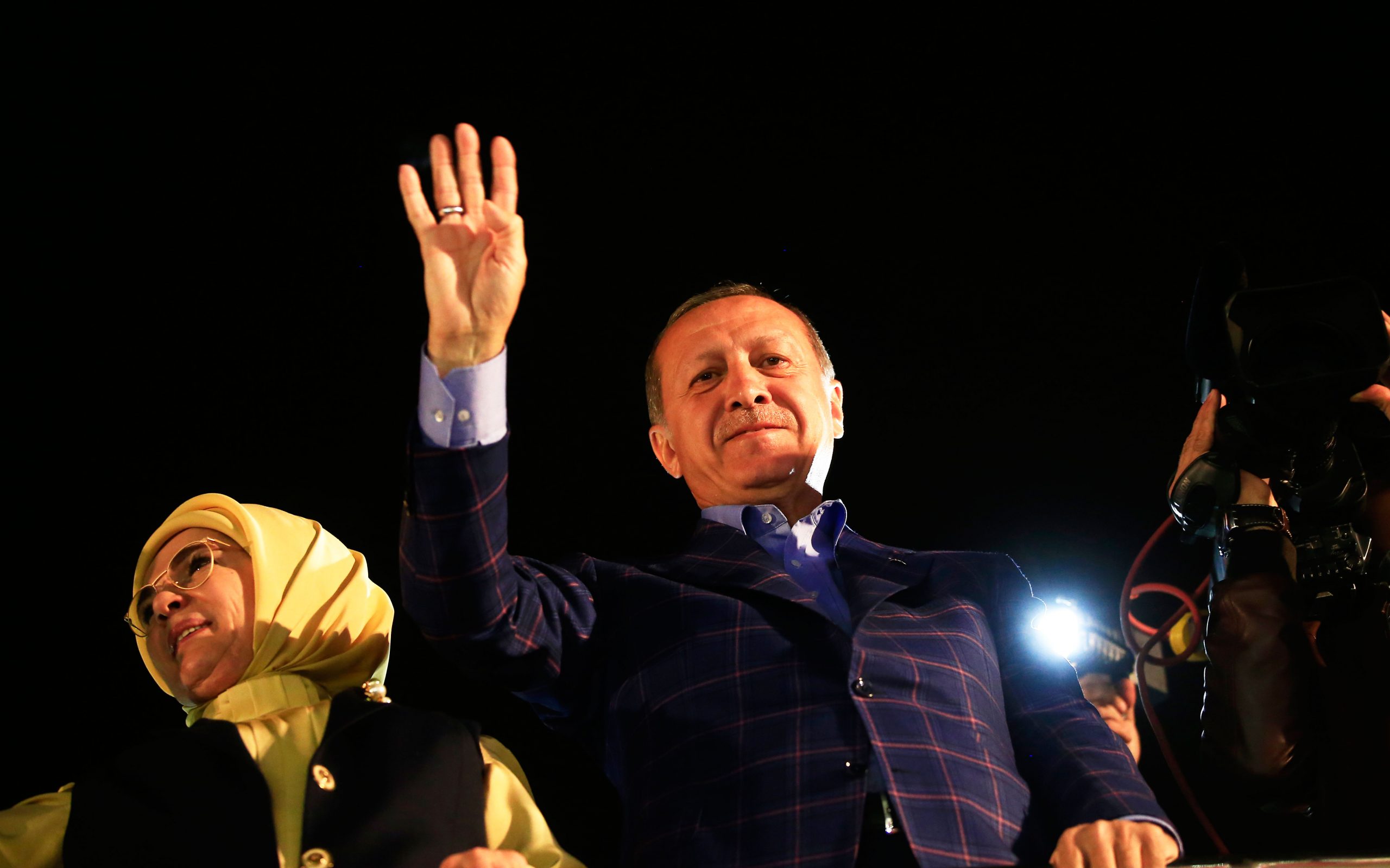 νίκη-ερντογάν-σε-μία-τριχοτομημένη-το-2185631