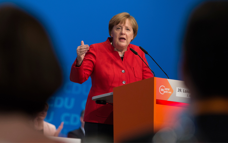 μέρκελ-και-σουλτς-διασταυρώνουν-τα-ξί-2183311