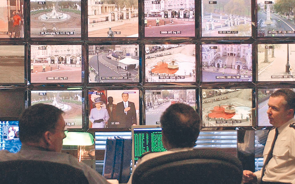 βρίζοντας-το-κοινό-2185197