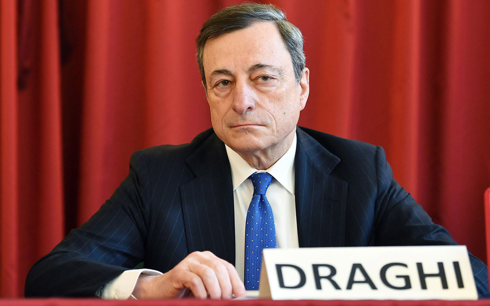 γιατί-όλοι-κοιτούν-προς-το-ταμείο-2183237