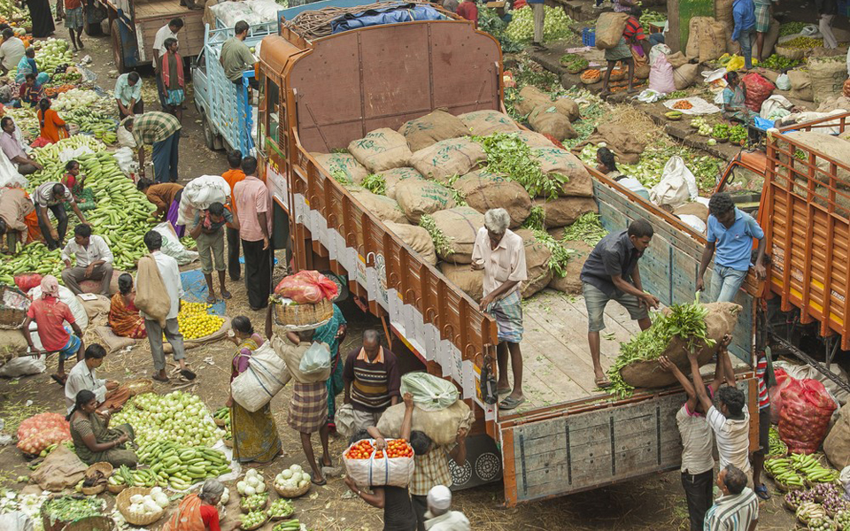 βάλε-κι-άλλο-πιάτο-στο-τραπέζι-2186009