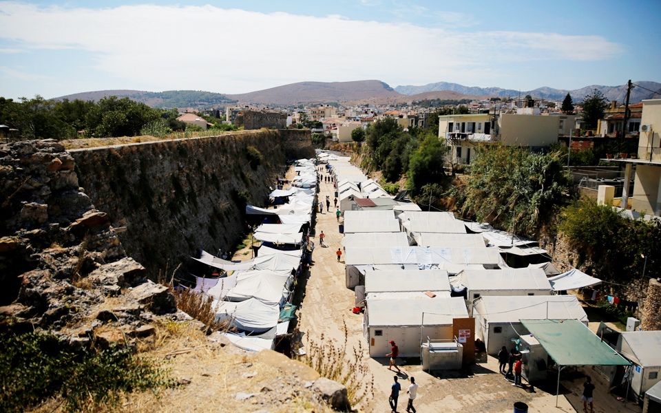 υπάλληλος-στη-χίο-παρότρυνε-μετανάστ-2187767