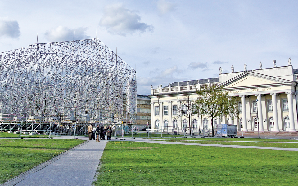 πολιτιστικό-σύμβολο-σε-μια-αβέβαιη-επ-2187805