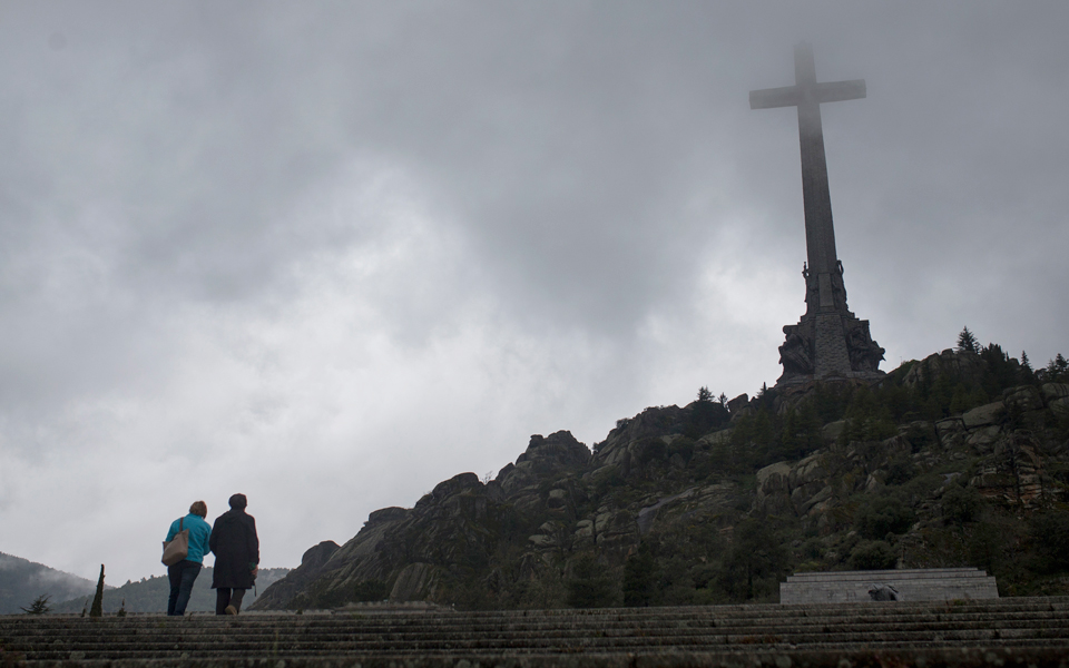 εκταφή-λειψάνου-του-φράνκο-από-το-μαυσ-2189596
