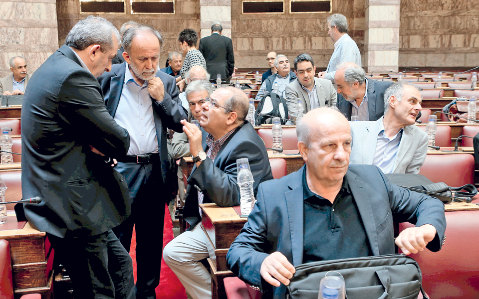 εξάψεις-στη-βουλή-2190262