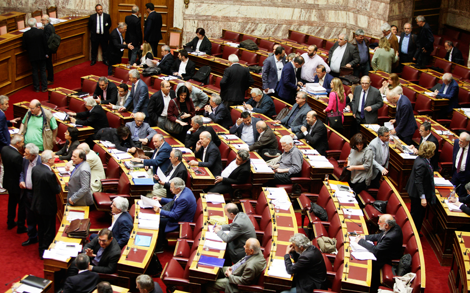 βουλή-μετωπική-σύγκρουση-για-τα-νέα-μέ-2190453