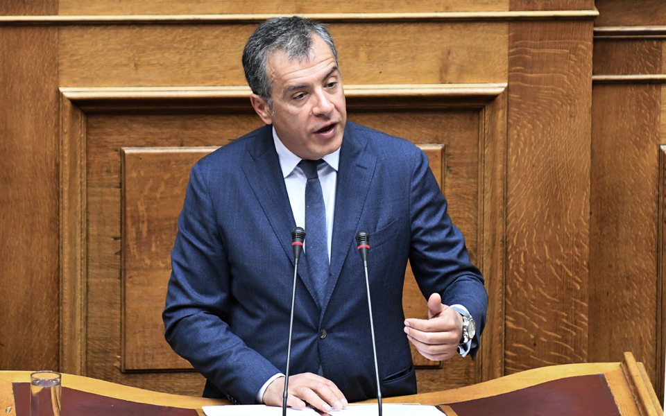 σταύρος-θεοδωράκης-οι-καθυστερήσεις-2190685