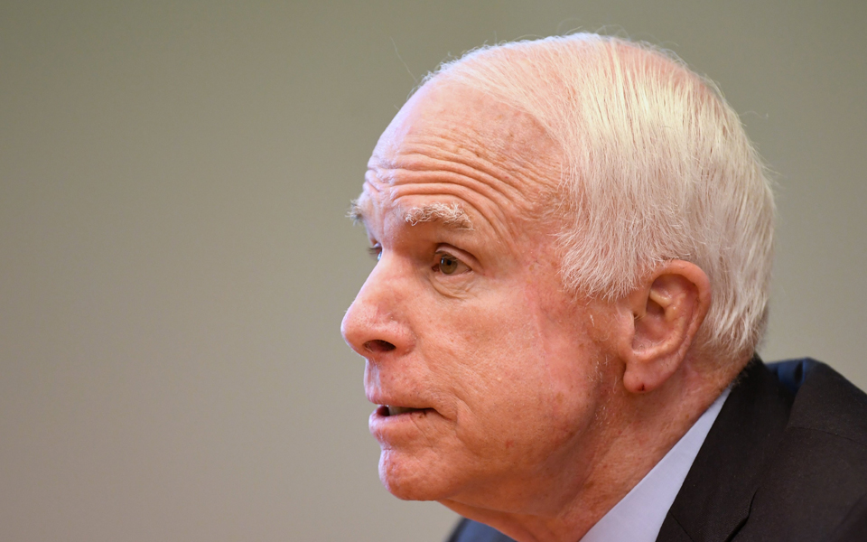 ο-aμερικανός-γερουσιαστής-μακ-κέιν-χαρ-2192470