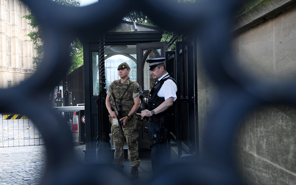 μέρος-της-ζωής-μας-είναι-πια-ο-κίνδυνο-2192236