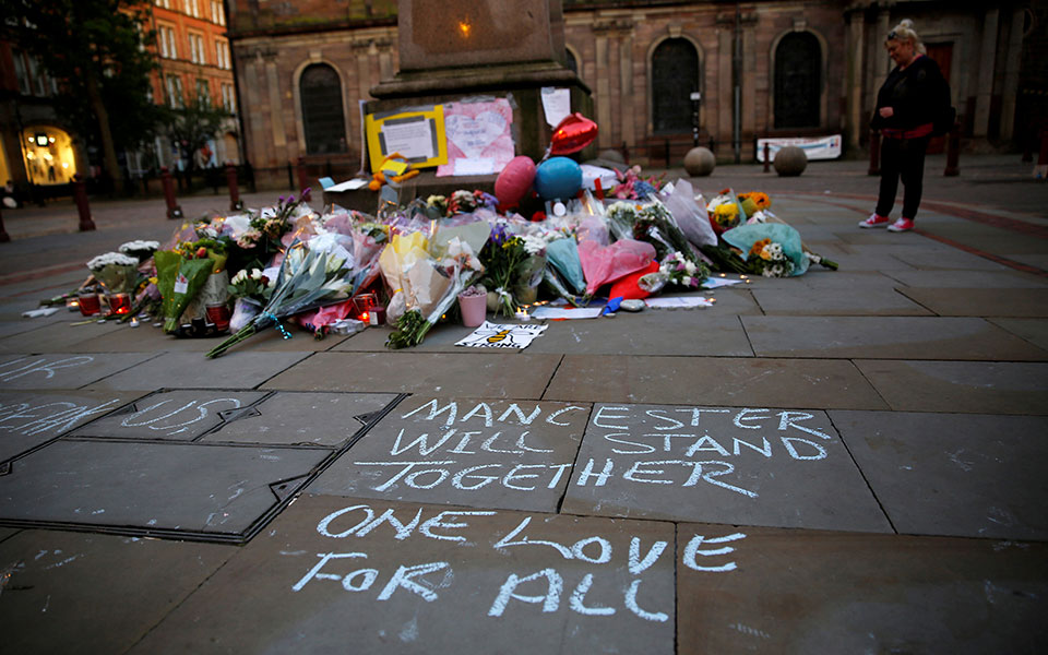 μάντσεστερ-σκοτώθηκαν-οι-γονείς-σώθη-2191466