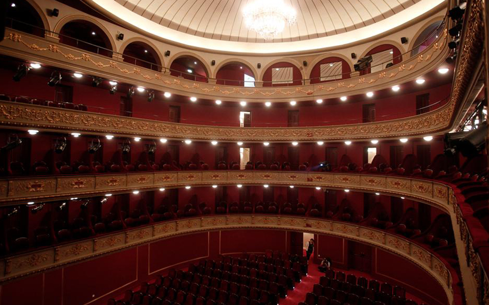 θέατρο-ή-περφόρμανς-2189052