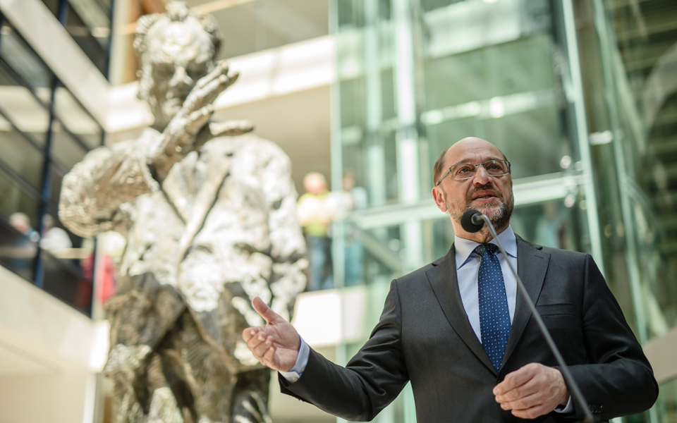 μήνας-του-μέλιτος-τέλος-για-σουλτς-2191065