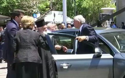 ο-τέως-βασιλιάς-στην-μητρόπολη-αθηνών-2192792