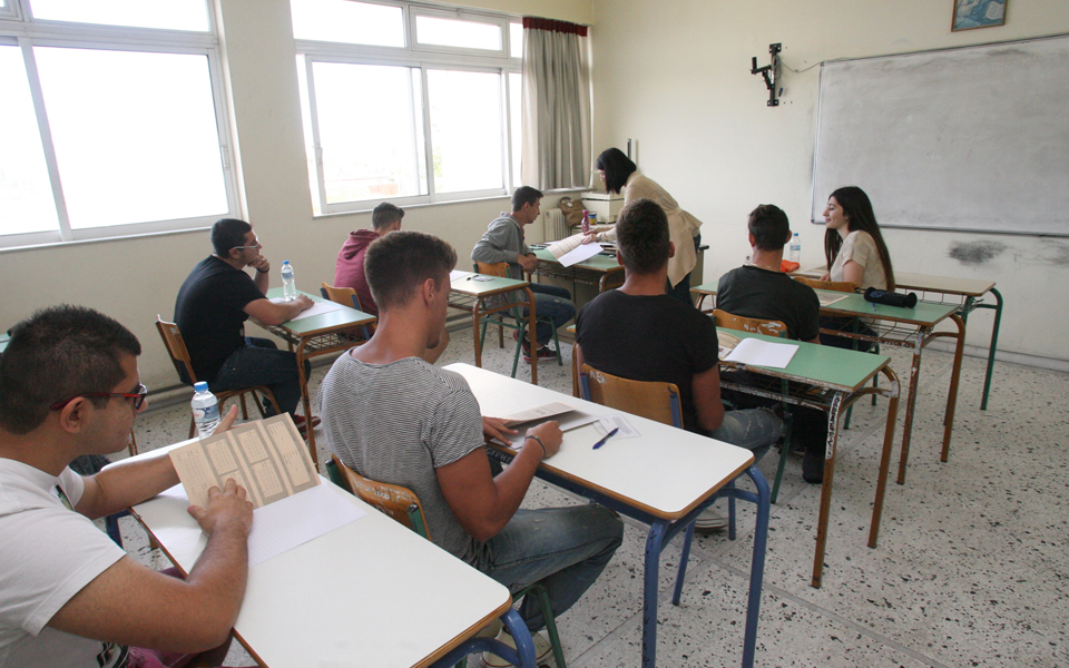 104-965-μαθητές-στη-μάχη-των-πανελλαδικών-2193178