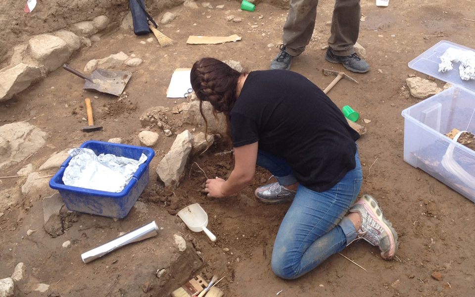 τα-μυστικά-των-ανασκαφών-και-των-οστώ-2193704