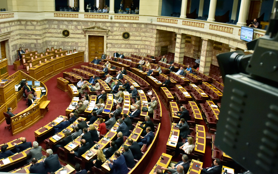 ναι-από-συριζα-αnελ-στα-μέτρα-2194313