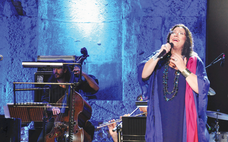 μαρία-φαραντούρη-γέφυρα-απέναντι-στο-2195230