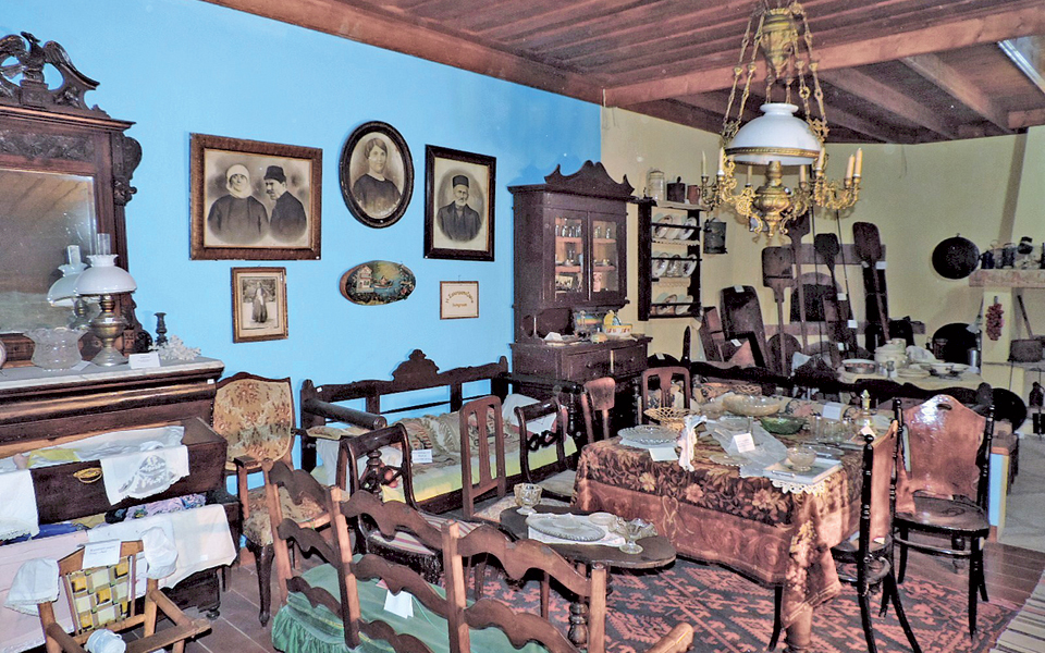 xιώτικο-χωριό-σε-ένα-υπόγειο-2195232